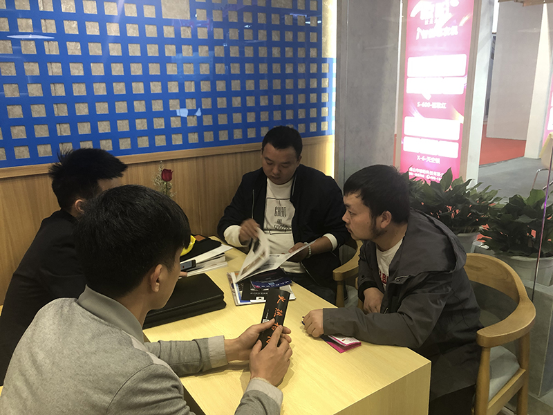 海創(chuàng)展會(huì)現(xiàn)場(chǎng).jpg 海創(chuàng)集成墻面加盟.jpg