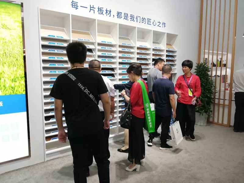 海創(chuàng)嘉興展會現(xiàn)場.jpg 海創(chuàng)嘉興集成吊頂展.jpg
